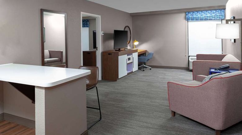 <b>Hampton Inn Woodbridge Room</b>. Images powered by <a href="https://iceportal.shijigroup.com/" title="IcePortal" target="_blank">IcePortal</a>.
