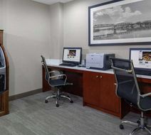 Hampton Inn Woodbridge Lobby