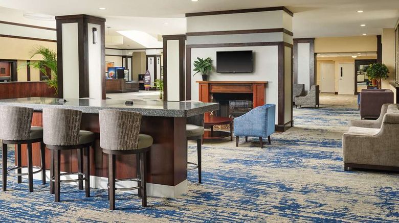 <b>DoubleTree by Hilton Hotel Williamsburg Lobby</b>. Images powered by <a href="https://iceportal.shijigroup.com/" title="IcePortal" target="_blank">IcePortal</a>.