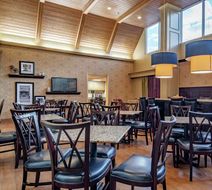 Hampton Inn & Suites Williamsburg Lobby