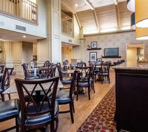 Hampton Inn & Suites Williamsburg Lobby