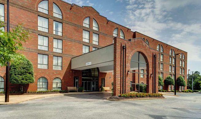 Embassy Suites Williamsburg Exterior