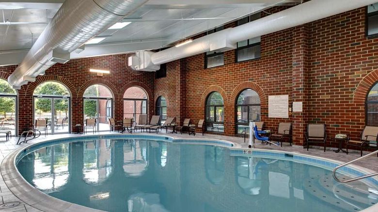 <b>Embassy Suites Williamsburg Pool</b>. Images powered by <a href="https://iceportal.shijigroup.com/" title="IcePortal" target="_blank">IcePortal</a>.