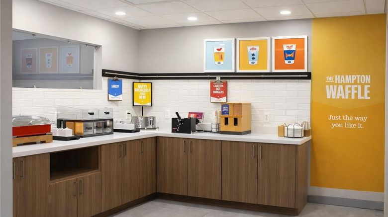 <b>Hampton Inn Washington Court House Restaurant</b>. Images powered by <a href="https://iceportal.shijigroup.com/" title="IcePortal" target="_blank">IcePortal</a>.