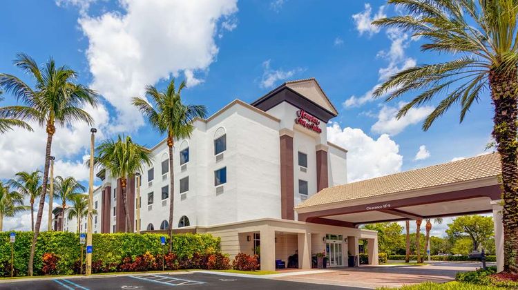 Hampton Inn & Suites Wellington Exterior
