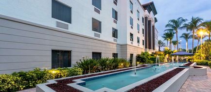 Hampton Inn & Suites Wellington Exterior
