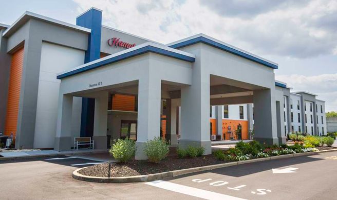 Hampton Inn East Windsor Exterior
