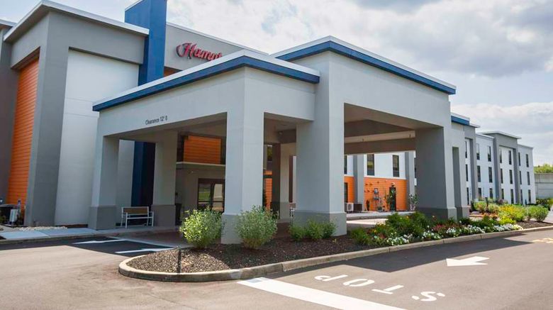 Hampton Inn East Windsor Exterior. Images powered by <a href="https://iceportal.shijigroup.com" target="_blank" rel="noopener">Ice Portal</a>.