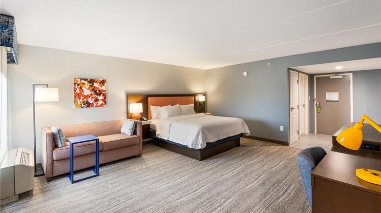 <b>Hampton Inn Winchester-North Room</b>. Images powered by <a href="https://iceportal.shijigroup.com/" title="IcePortal" target="_blank">IcePortal</a>.