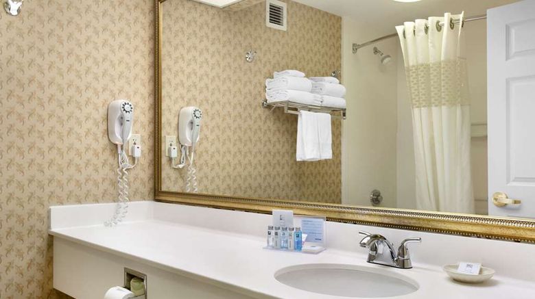 <b>Hampton Inn & Suites Room</b>. Images powered by <a href="https://iceportal.shijigroup.com/" title="IcePortal" target="_blank">IcePortal</a>.