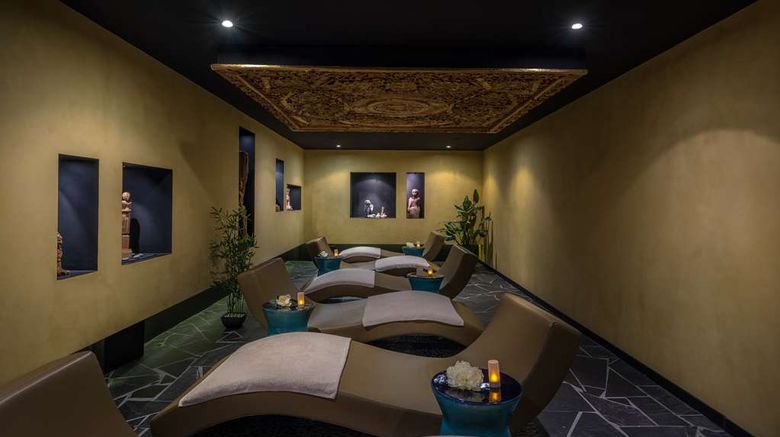 <b>Hilton Evian-Les-Bains Spa</b>. Images powered by <a href="https://iceportal.shijigroup.com/" title="IcePortal" target="_blank">IcePortal</a>.