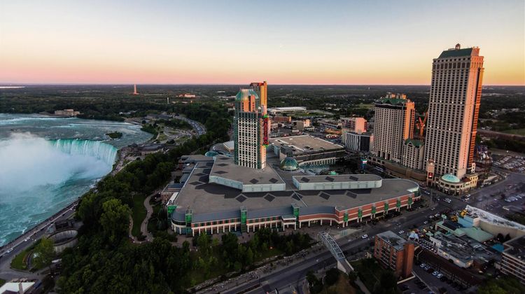 Hilton Niagara Falls Fallsview Exterior