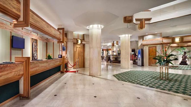 <b>Hilton Yaounde Lobby</b>. Images powered by <a href="https://iceportal.shijigroup.com/" title="IcePortal" target="_blank">IcePortal</a>.