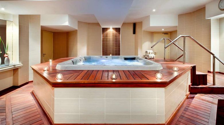 <b>Hilton Yaounde Pool</b>. Images powered by <a href="https://iceportal.shijigroup.com/" title="IcePortal" target="_blank">IcePortal</a>.