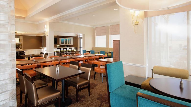 <b>Hilton Garden Inn West Edmonton Restaurant</b>. Images powered by <a href="https://iceportal.shijigroup.com/" title="IcePortal" target="_blank">IcePortal</a>.