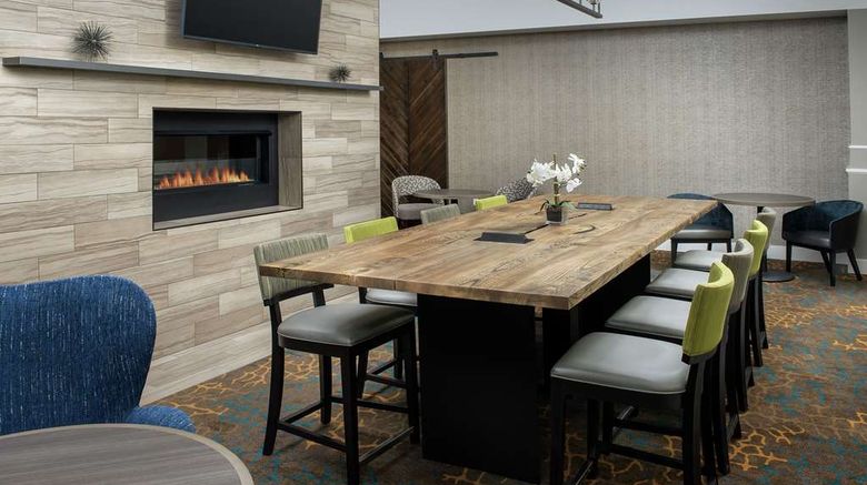 <b>Hilton Garden Inn Yakima Lobby</b>. Images powered by <a href="https://iceportal.shijigroup.com/" title="IcePortal" target="_blank">IcePortal</a>.