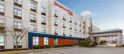 Hampton Inn & Suites Surrey Exterior