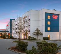 Hampton Inn & Suites Surrey Exterior