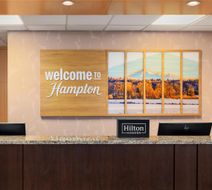 Hampton Inn & Suites Surrey Lobby