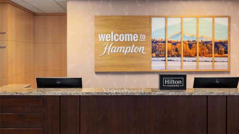 <b>Hampton Inn & Suites Surrey Lobby</b>. Images powered by <a href="https://iceportal.shijigroup.com/" title="IcePortal" target="_blank">IcePortal</a>.