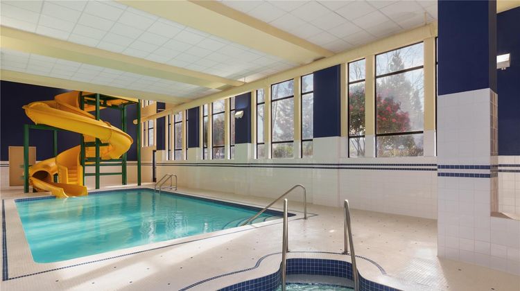 Hampton Inn & Suites Surrey Pool