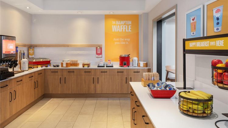 Hampton Inn & Suites Surrey Restaurant