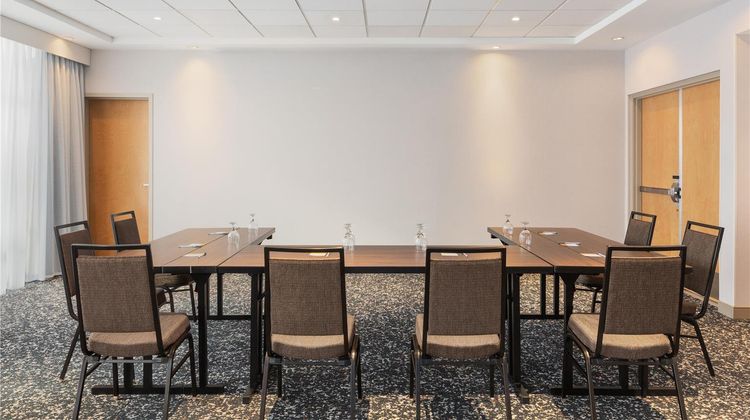 Hampton Inn & Suites Surrey Meeting