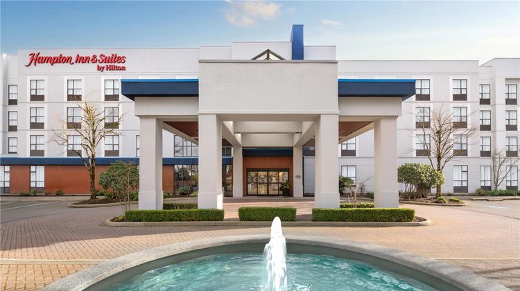 Hampton Inn & Suites Surrey Exterior