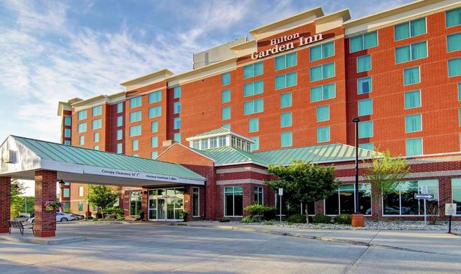 Hilton Garden Inn Ottawa Airport Exterior