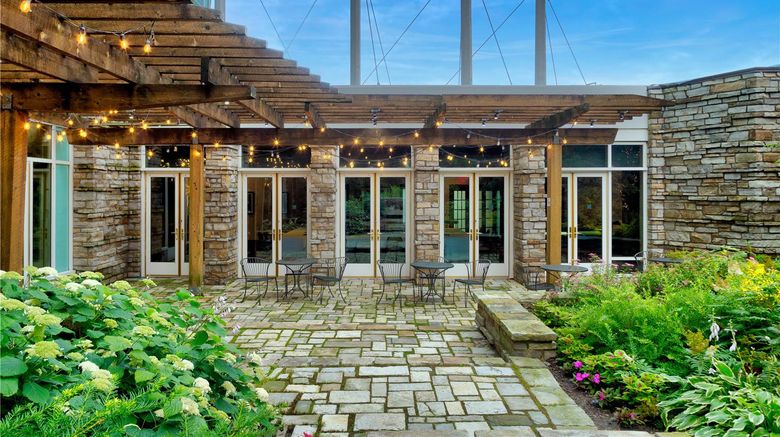 Hilton Lac-Leamy Exterior. Images powered by <a href="https://iceportal.shijigroup.com" target="_blank" rel="noopener">Ice Portal</a>.