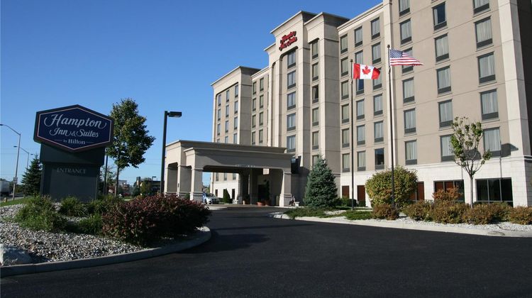 Hampton Inn & Suites Windsor Exterior