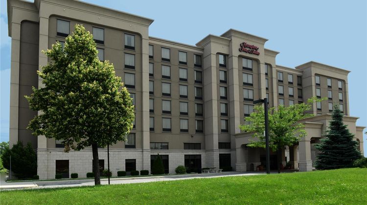 Hampton Inn & Suites Windsor Exterior