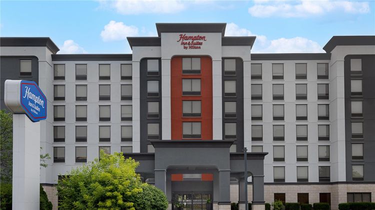 Hampton Inn & Suites Windsor Exterior