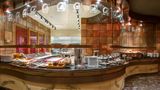 <b>DoubleTree by Hilton Toronto Downtown Restaurant</b>. Images powered by <a href="https://iceportal.shijigroup.com/" title="IcePortal" target="_blank">IcePortal</a>.