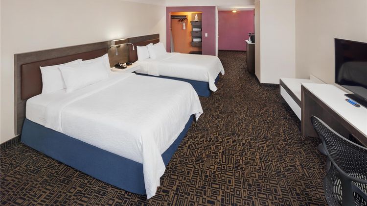 Hilton Garden Inn Montreal Centre-ville Room