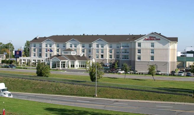 Hilton Garden Inn Montreal Airport Exterior