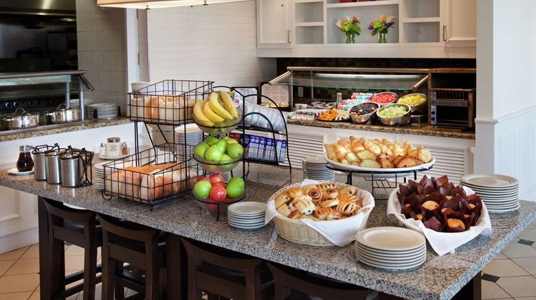 <b>Hilton Garden Inn Montreal Airport Restaurant</b>. Images powered by <a href="https://iceportal.shijigroup.com/" title="IcePortal" target="_blank">IcePortal</a>.