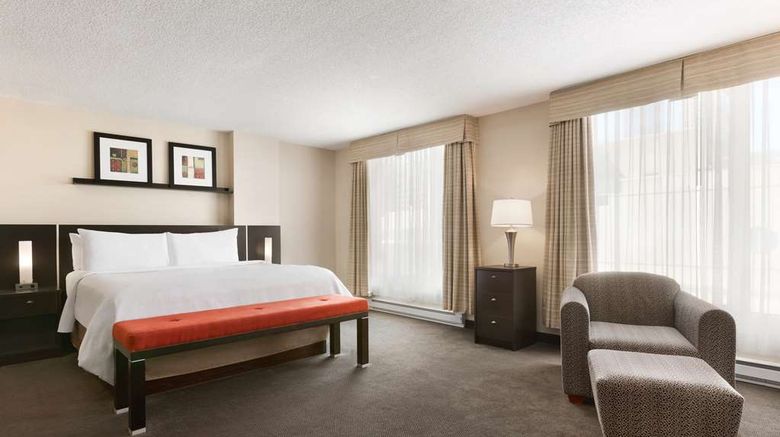 <b>Embassy Suites Montreal by Hilton Room</b>. Images powered by <a href="https://iceportal.shijigroup.com/" title="IcePortal" target="_blank">IcePortal</a>.