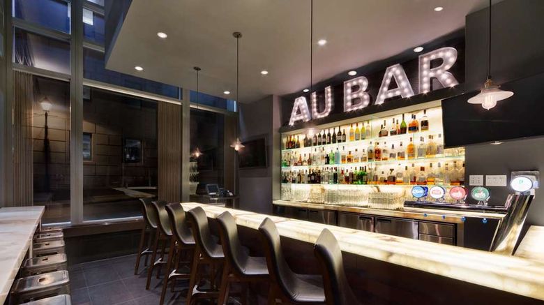 <b>Embassy Suites Montreal by Hilton Restaurant</b>. Images powered by <a href="https://iceportal.shijigroup.com/" title="IcePortal" target="_blank">IcePortal</a>.