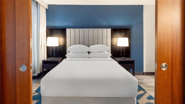 Embassy Suites Montreal by Hilton Room