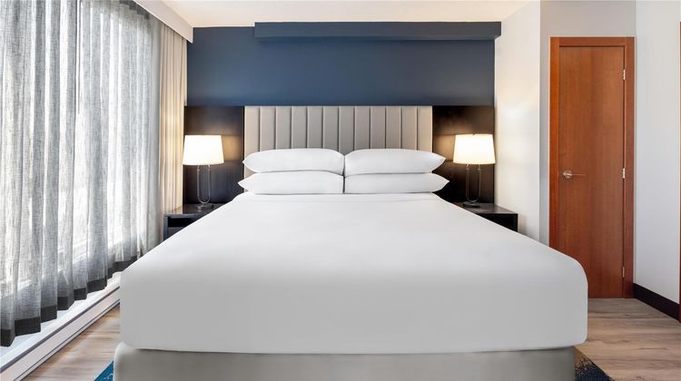 Embassy Suites Montreal by Hilton Room