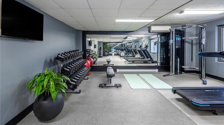 Embassy Suites Montreal by Hilton Health