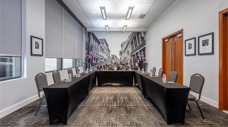 Embassy Suites Montreal by Hilton Meeting