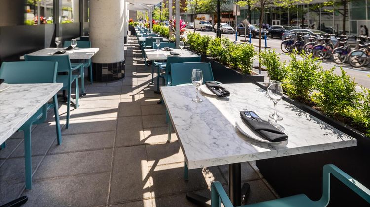 Embassy Suites Montreal by Hilton Restaurant