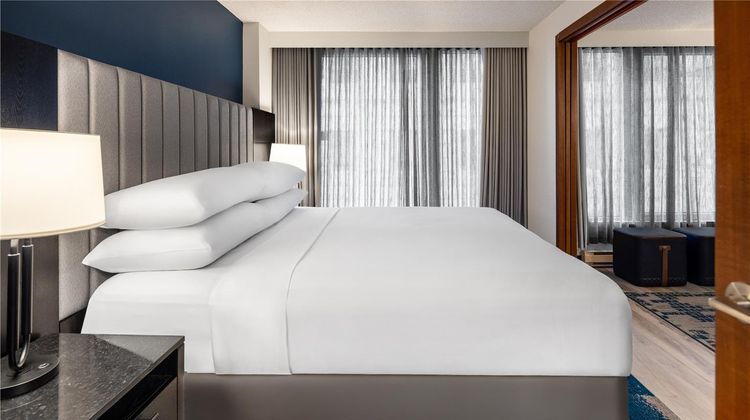 Embassy Suites Montreal by Hilton Room