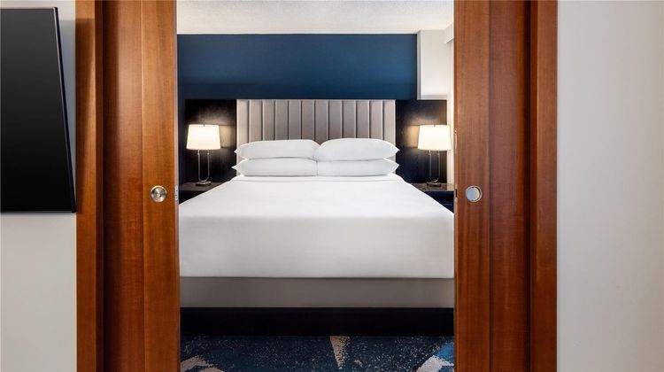 Embassy Suites Montreal by Hilton Room