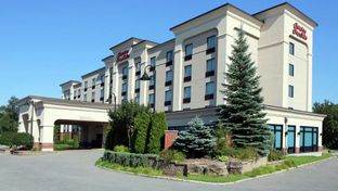 Hampton Inn & Suites Laval