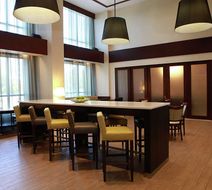 Hampton Inn & Suites Laval Lobby