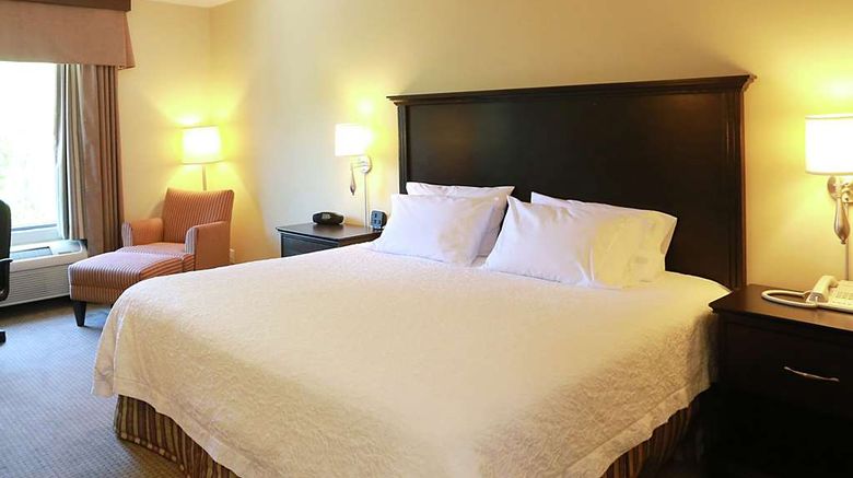<b>Hampton Inn & Suites Laval Room</b>. Images powered by <a href="https://iceportal.shijigroup.com/" title="IcePortal" target="_blank">IcePortal</a>.