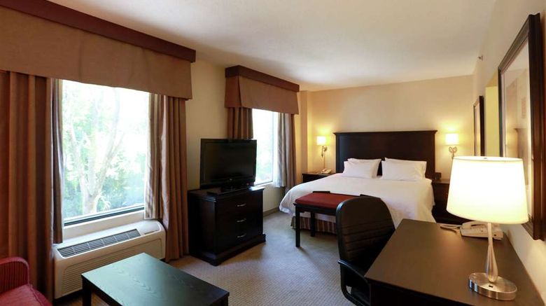<b>Hampton Inn & Suites Laval Room</b>. Images powered by <a href="https://iceportal.shijigroup.com/" title="IcePortal" target="_blank">IcePortal</a>.
